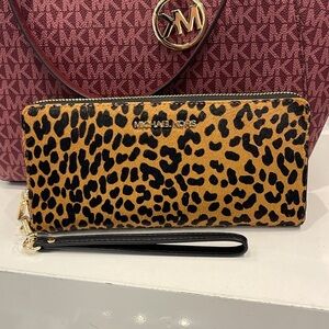 MICHAEL KORS
Leather Lg Continental Wristlet Phone Wallet Exotic Print Hair Calf
